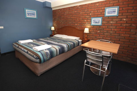 Sapphire Waters Motor Inn - Australia Accommodation 21