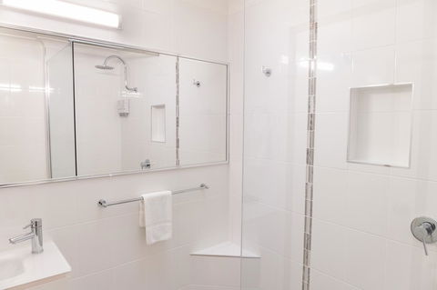 Sapphire Waters Motor Inn - Australia Accommodation 3