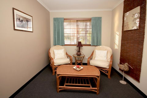 Sapphire Waters Motor Inn - Australia Accommodation 14