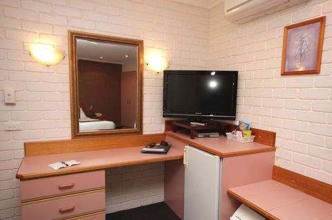 Sapphire Waters Motor Inn - Australia Accommodation 9