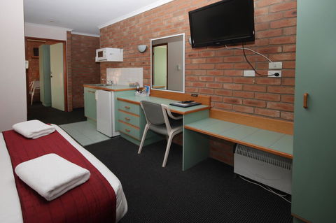 Sapphire Waters Motor Inn - Australia Accommodation 23