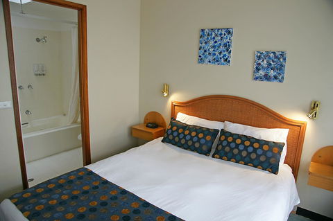 Sapphire Waters Motor Inn - Australia Accommodation 40