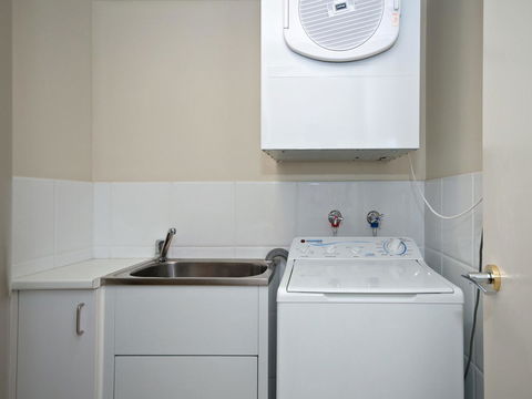 Messines Street, Breakwater Apartment, 104 - Australia Accommodation 10
