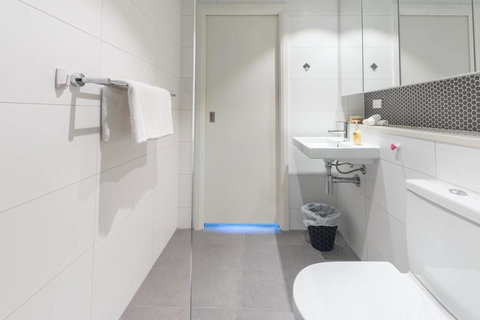 Two Bedders Apartment With Stunning Water View - Australia Accommodation 12