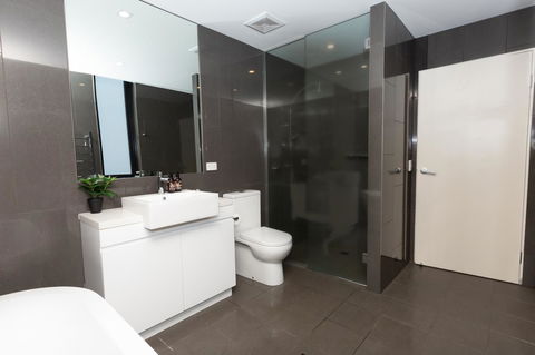 Brand New Executive Apartment - Australia Accommodation 11