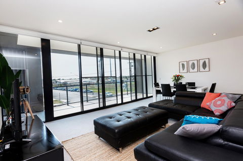 Brand New Executive Apartment - Australia Accommodation 21