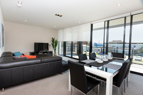 Brand New Executive Apartment - Australia Accommodation 3