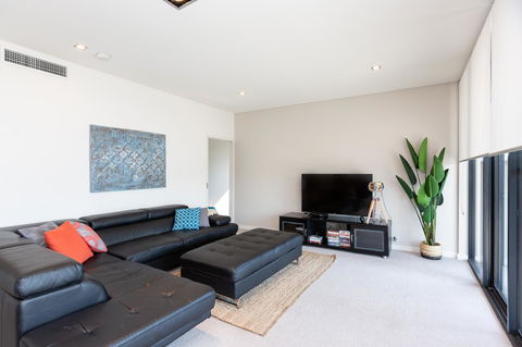 Brand New Executive Apartment - Australia Accommodation 22