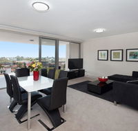 The Junction Palais - Modern and Spacious 2BR Bondi Junction Apartment Close to Everything - Australia Accommodation