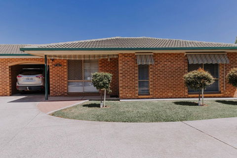 Central Wagga Self Catering Apartment - Australia Accommodation 2