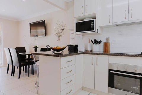Central Wagga Self Catering Apartment - Australia Accommodation 8