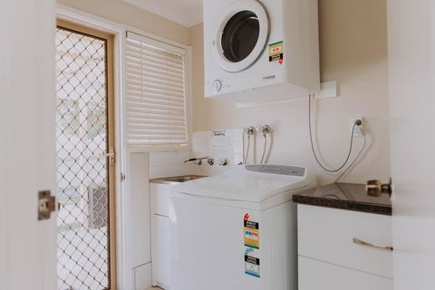 Central Wagga Self Catering Apartment - Australia Accommodation 12