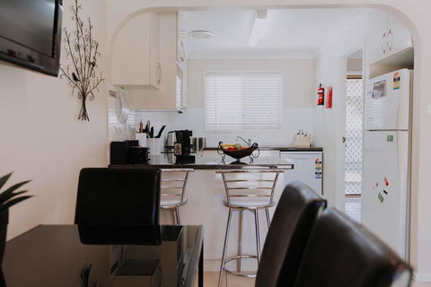 Central Wagga Self Catering Apartment - Australia Accommodation 6