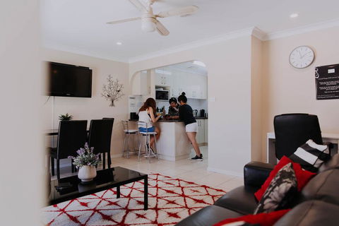 Central Wagga Self Catering Apartment - Australia Accommodation 5