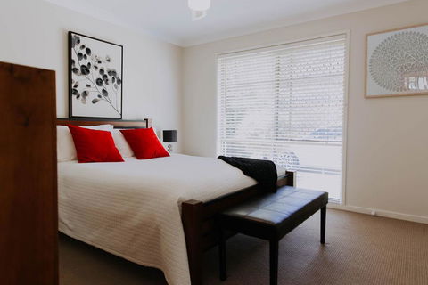 Central Wagga Self Catering Apartment - Australia Accommodation 9