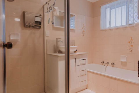 Central Wagga Self Catering Apartment - Australia Accommodation 11