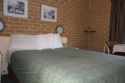 Grand Manor Motor Inn - Australia Accommodation 5