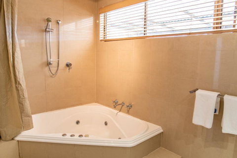 Belmont - Australia Accommodation 11