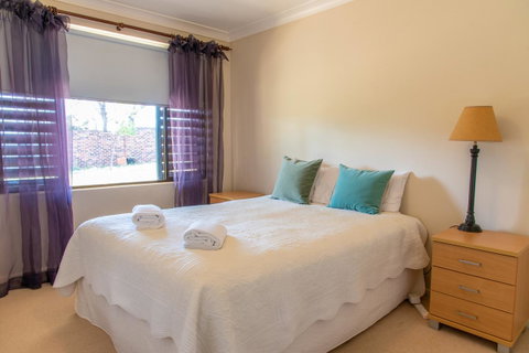 Belmont - Australia Accommodation 8