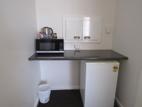 Allonville Gardens Motel - Australia Accommodation 16