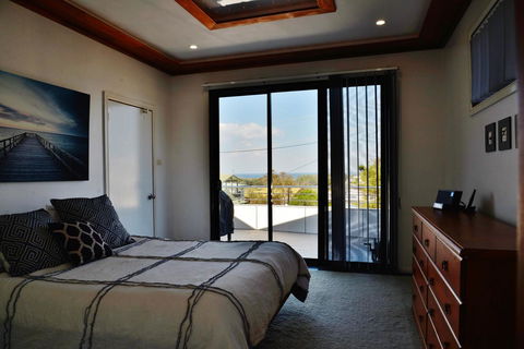 The Boat House - Australia Accommodation 11