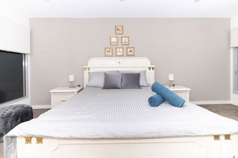 Luxury Villa Darlington - Vine - Australia Accommodation 38