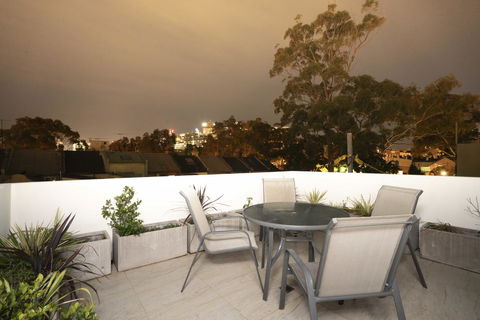Luxury Villa Darlington - Vine - Australia Accommodation 5