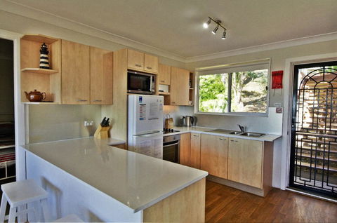Coastwatch, 26 Comara Terrace - Australia Accommodation 2