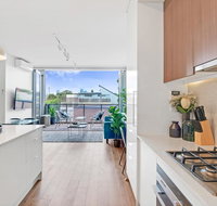 Large Light Luxe 3BDR 2BA Free Parking - walk to Sydney Uni and RPA - Australia Accommodation