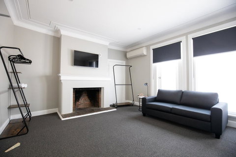 Horse And Jockey Hotel Homebush - Australia Accommodation 2