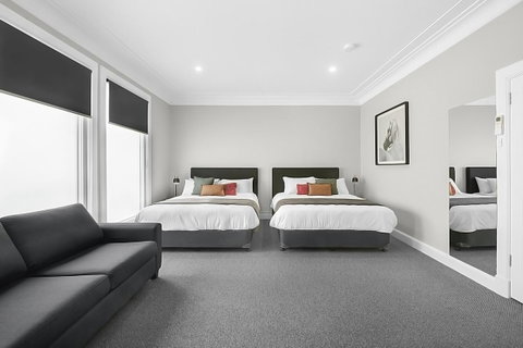 Horse And Jockey Hotel Homebush - Australia Accommodation 1