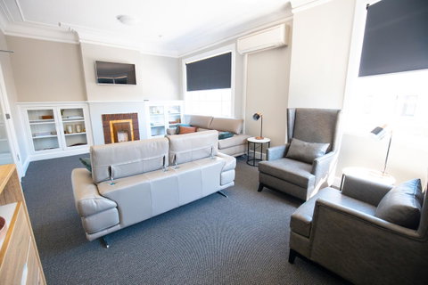 Horse And Jockey Hotel Homebush - Australia Accommodation 14