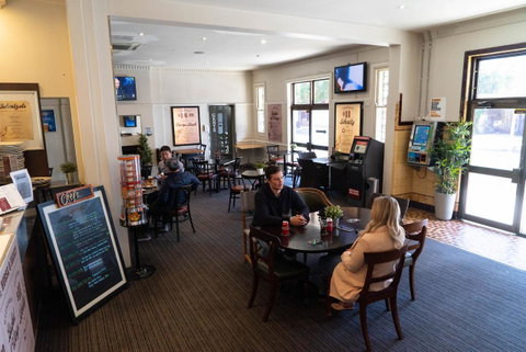 Horse And Jockey Hotel Homebush - Australia Accommodation 27