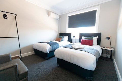 Horse And Jockey Hotel Homebush - Australia Accommodation 7