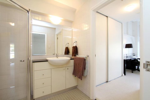 Waterfront Apartment On Sydney Harbour - Australia Accommodation 4