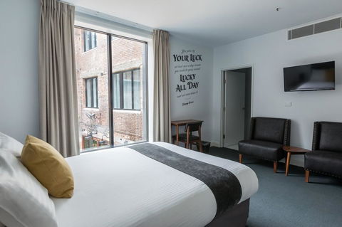 The Lucky Hotel - Australia Accommodation 2