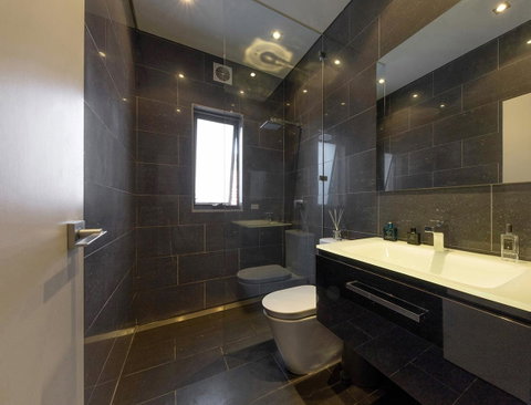BONDI BEACH PRIME 1 Bedroom + Sunroom - Australia Accommodation 1