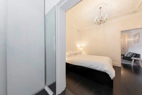BONDI BEACH PRIME 1 Bedroom + Sunroom - Australia Accommodation 4