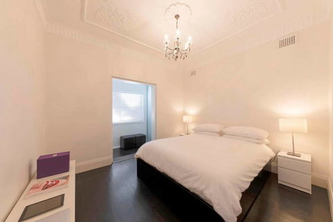 BONDI BEACH PRIME 1 Bedroom + Sunroom - Australia Accommodation 2