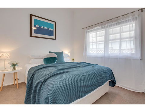 Spacious Cottage With Views, 10 Mins From The City - Australia Accommodation 10