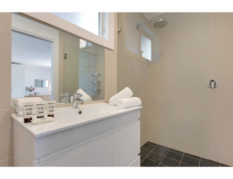 Spacious Cottage With Views, 10 Mins From The City - Australia Accommodation 4