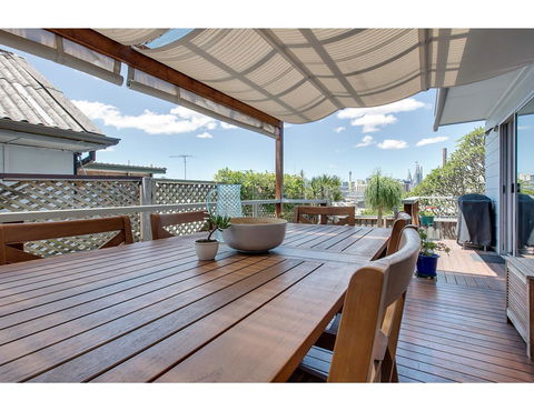 Spacious Cottage With Views, 10 Mins From The City - Australia Accommodation 8