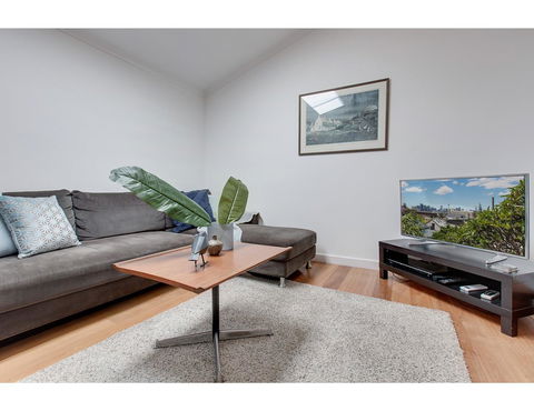 Spacious Cottage With Views, 10 Mins From The City - Australia Accommodation 7