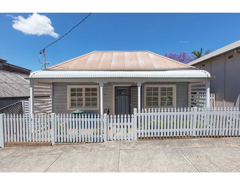 Spacious Cottage With Views, 10 Mins From The City - Australia Accommodation 19