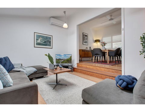 Spacious Cottage With Views, 10 Mins From The City - Australia Accommodation 0