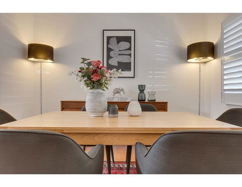 Spacious Cottage With Views, 10 Mins From The City - Australia Accommodation 16
