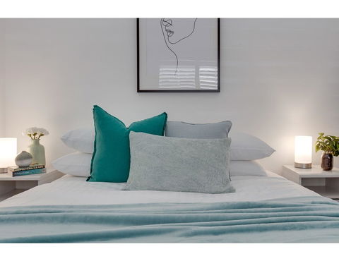 Spacious Cottage With Views, 10 Mins From The City - Australia Accommodation 13