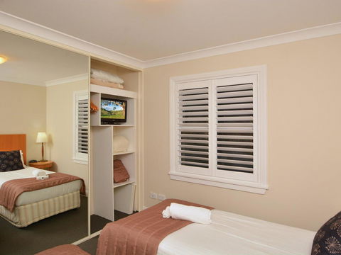 Villa De Saran Located Within Cypress Lakes - Australia Accommodation 10