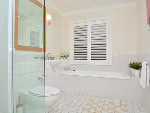Villa De Saran Located Within Cypress Lakes - Australia Accommodation 4