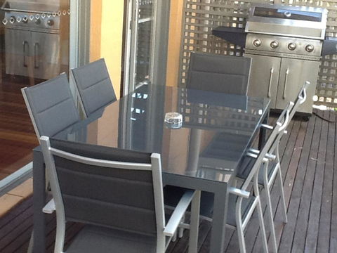 Villa De Saran Located Within Cypress Lakes - Australia Accommodation 7